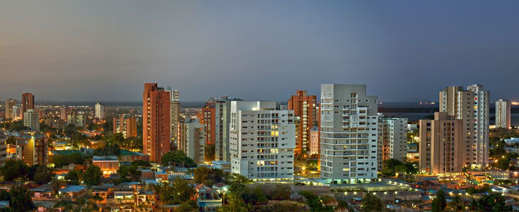 Resultado de imagen para maracaibo de noche desde el cielo