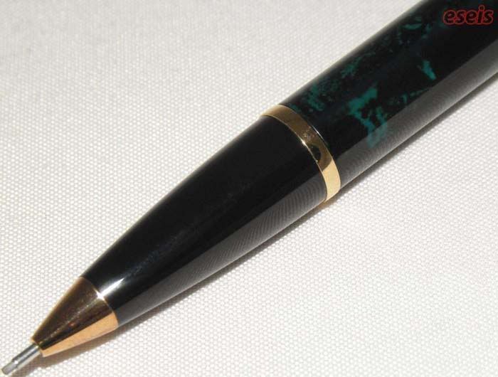 Ołówek zielono-czarny przednia część korpusu