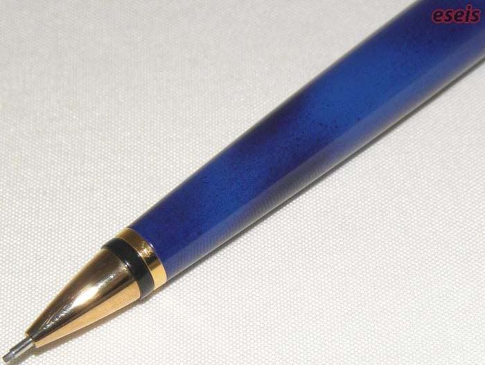 Ołówek niebieski przednia część korpusu