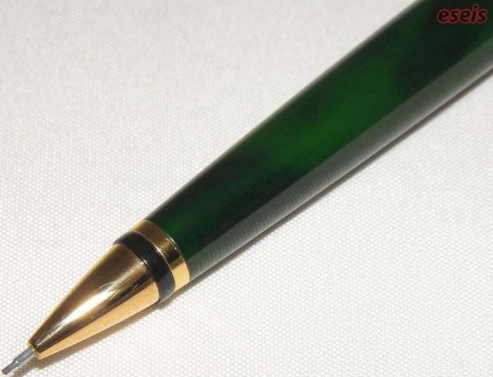 Ołówek zielony przednia część korpusu