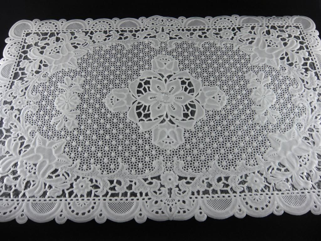 PAIR OF WHITE LACE FLOWER DINING MAT TABLE VINTAGE PLASTIC CLOTH
