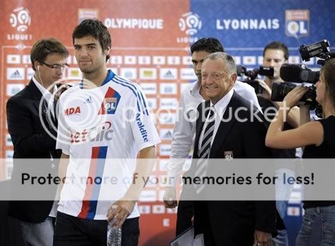 http://i946.photobucket.com/albums/ad307/amandine69/Yoann%20Gourcuff/100825181125992_65_000_apx_470_.jpg