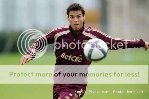 http://i946.photobucket.com/albums/ad307/amandine69/Yoann%20Gourcuff/20100910iconsport_jpt_090910_133_57.jpg